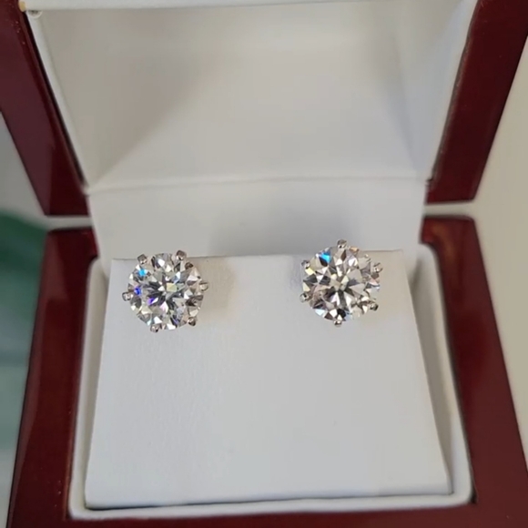 New 4ct Certified Moissanite Stud Earrings - Picture 4 of 10